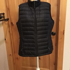 Black puffer/down vest